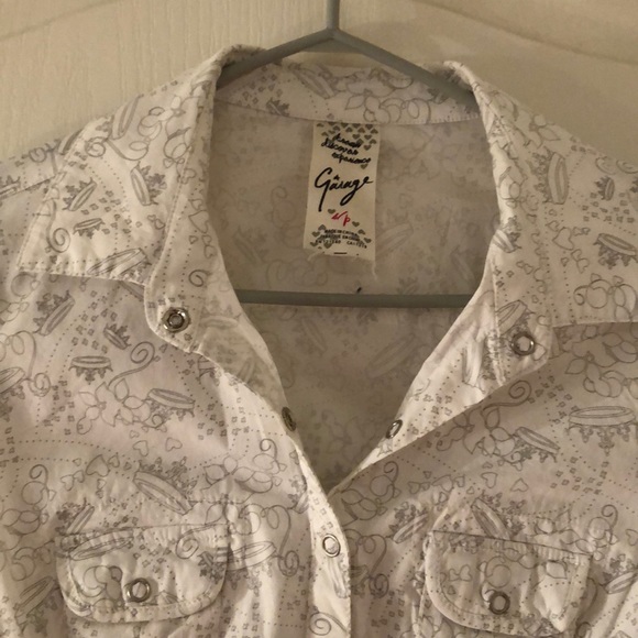 💥2/$25💥 White button up blouse - Picture 2 of 4